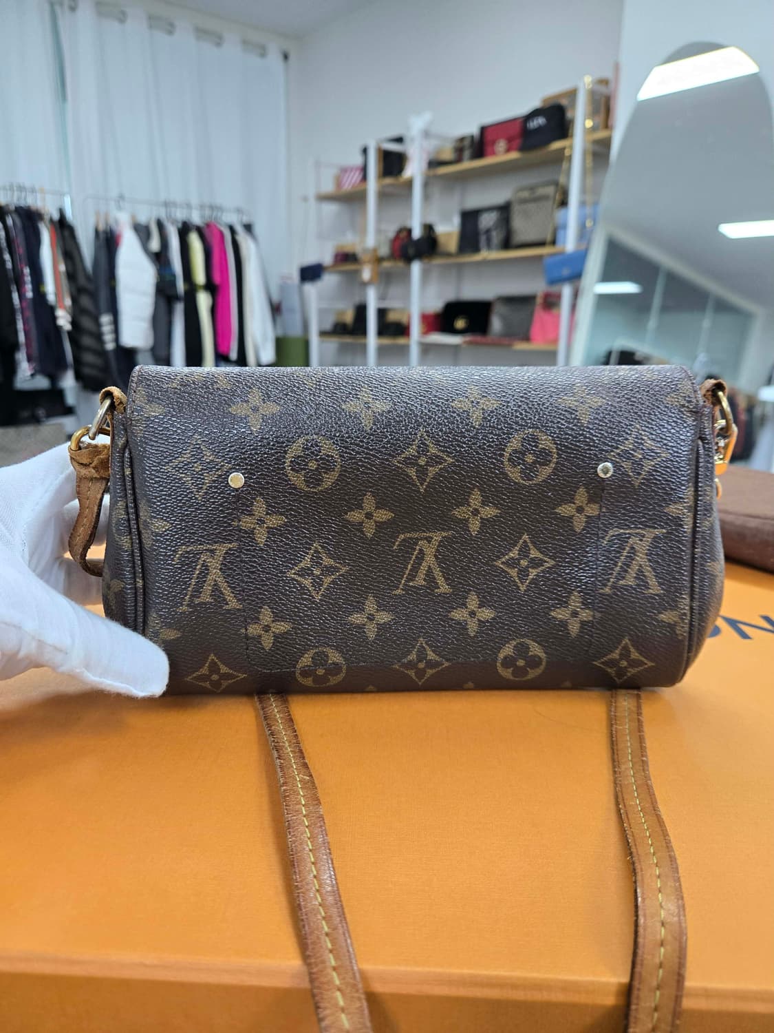 [40%할인] 루이비통 페이보릿 크로스백 상품이미지3