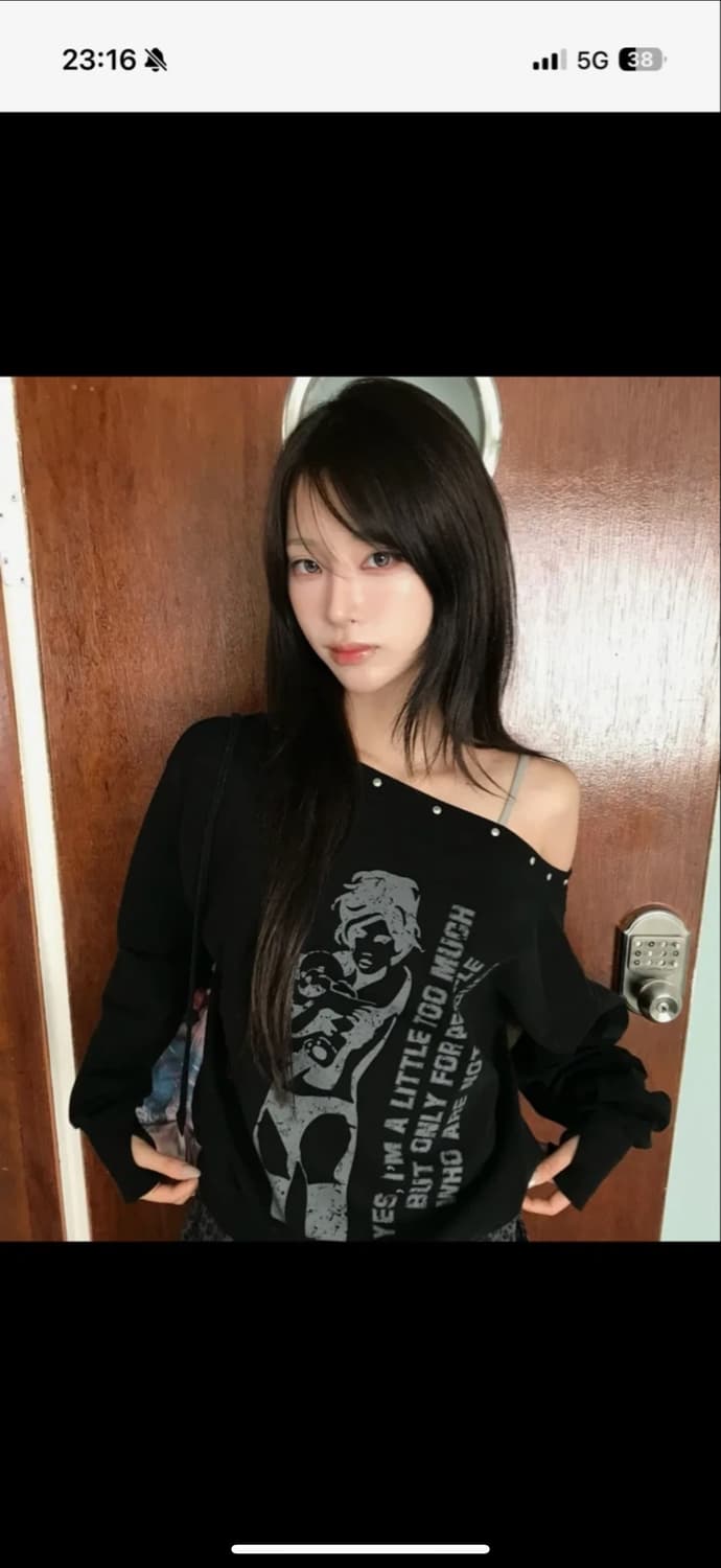 러브이즈트루 GT ONE SHOULDER SWEATSHIRT(BLACK) 상품이미지1