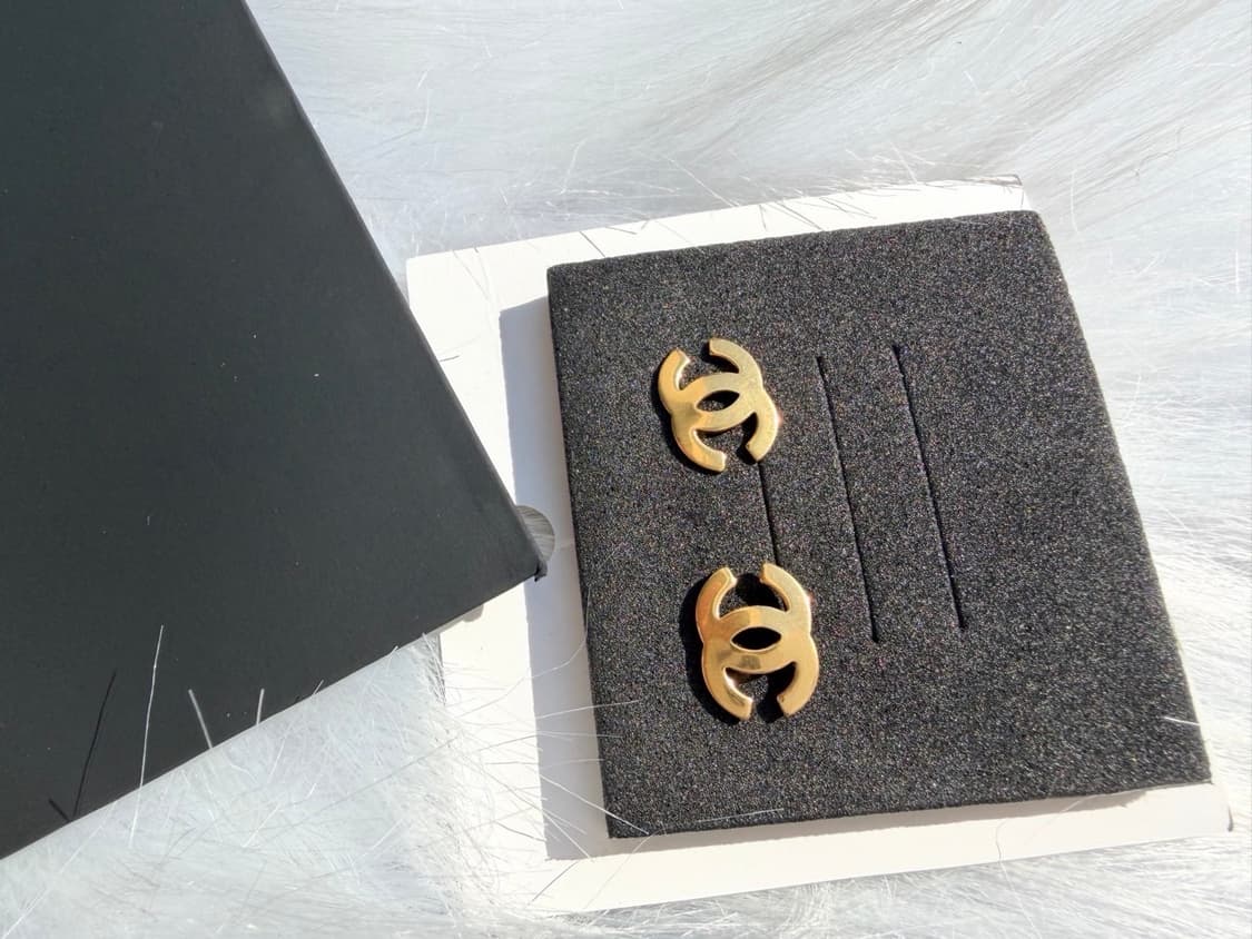 샤넬 심플 골드 이어링 상품이미지4