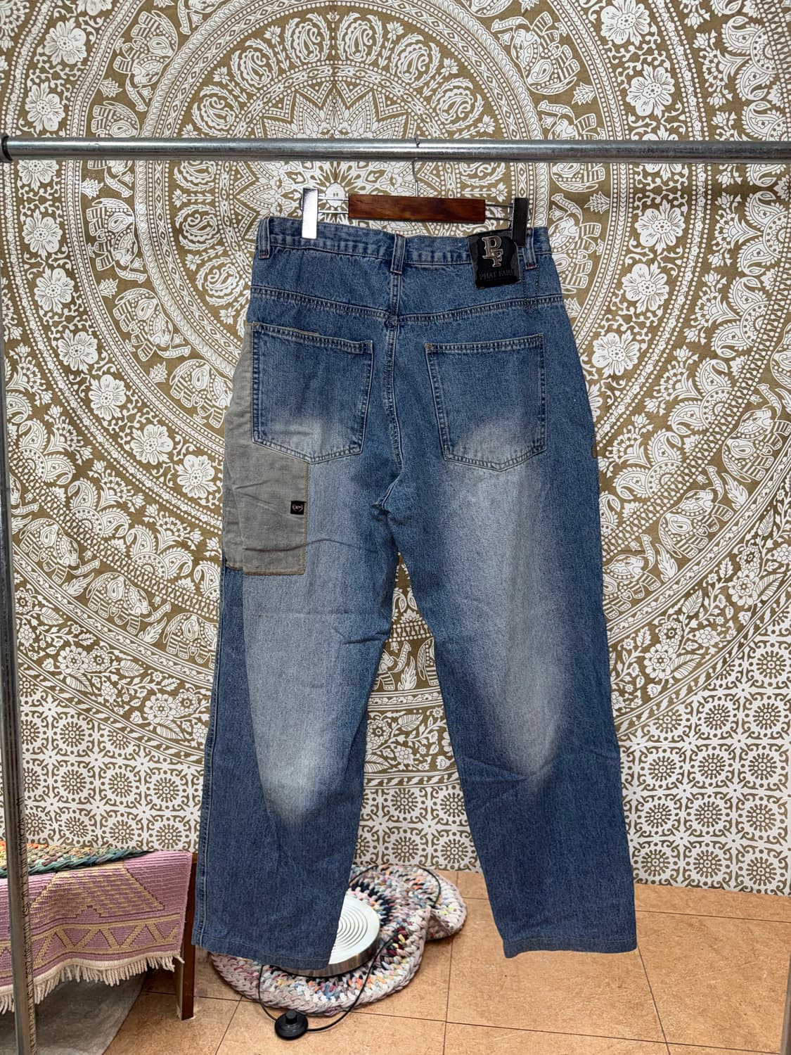 PHAT FARM 워싱 자수 디테일 연청 데님팬츠  상품이미지6