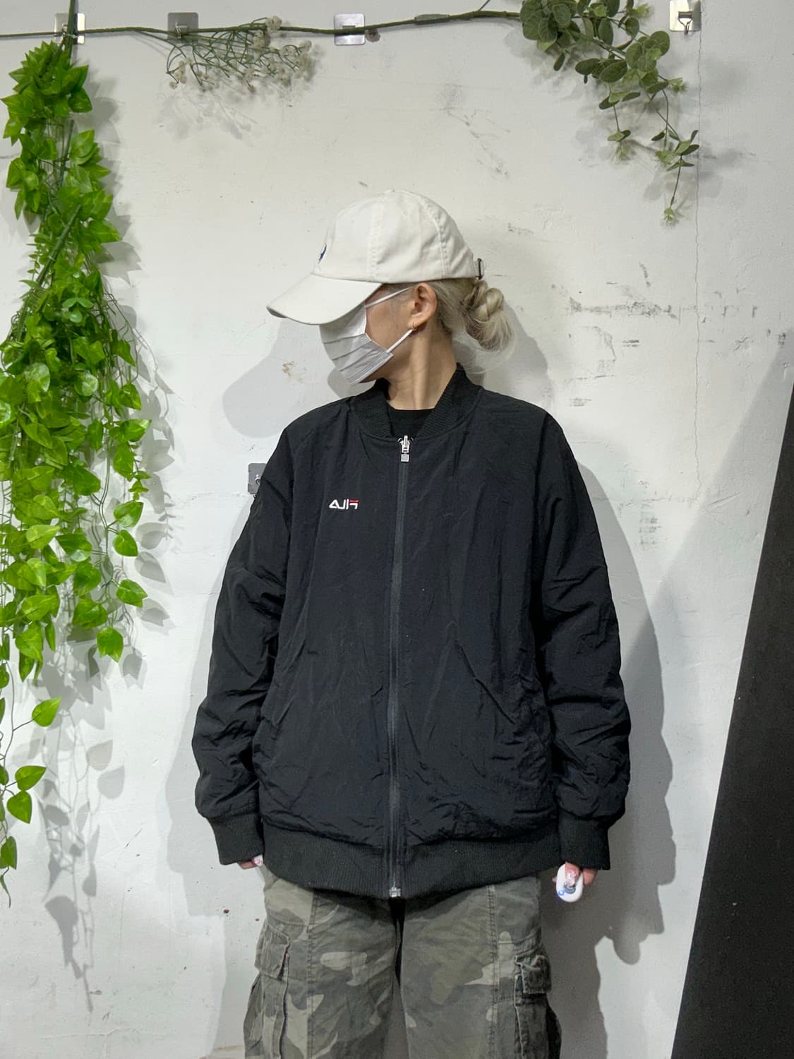 휠라 블랙 빅 로고 바람막이 자켓  상품이미지2