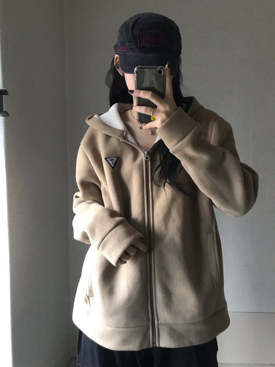 게스 베이지 퍼 후리스 후드집업 상품이미지2