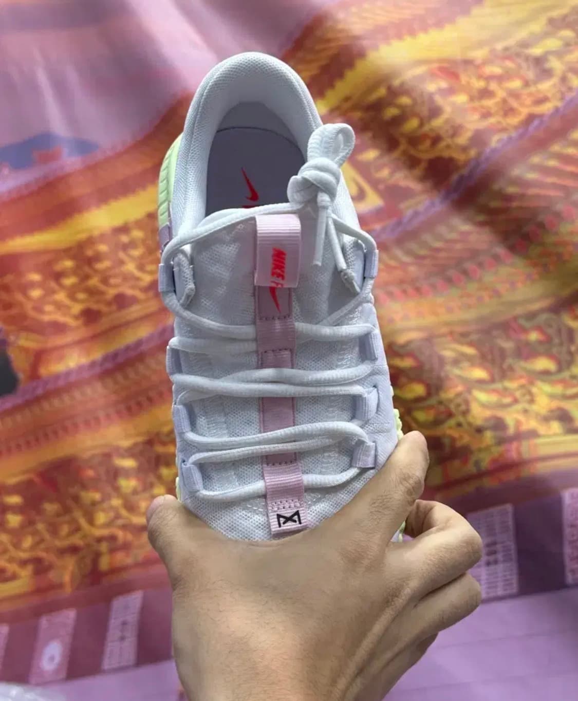 나이키 프리 메트콘 5 화이트 베얼리 볼트 여자런닝화 상품이미지3