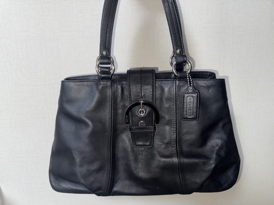 코치 버클 숄더백 블랙 상품이미지1