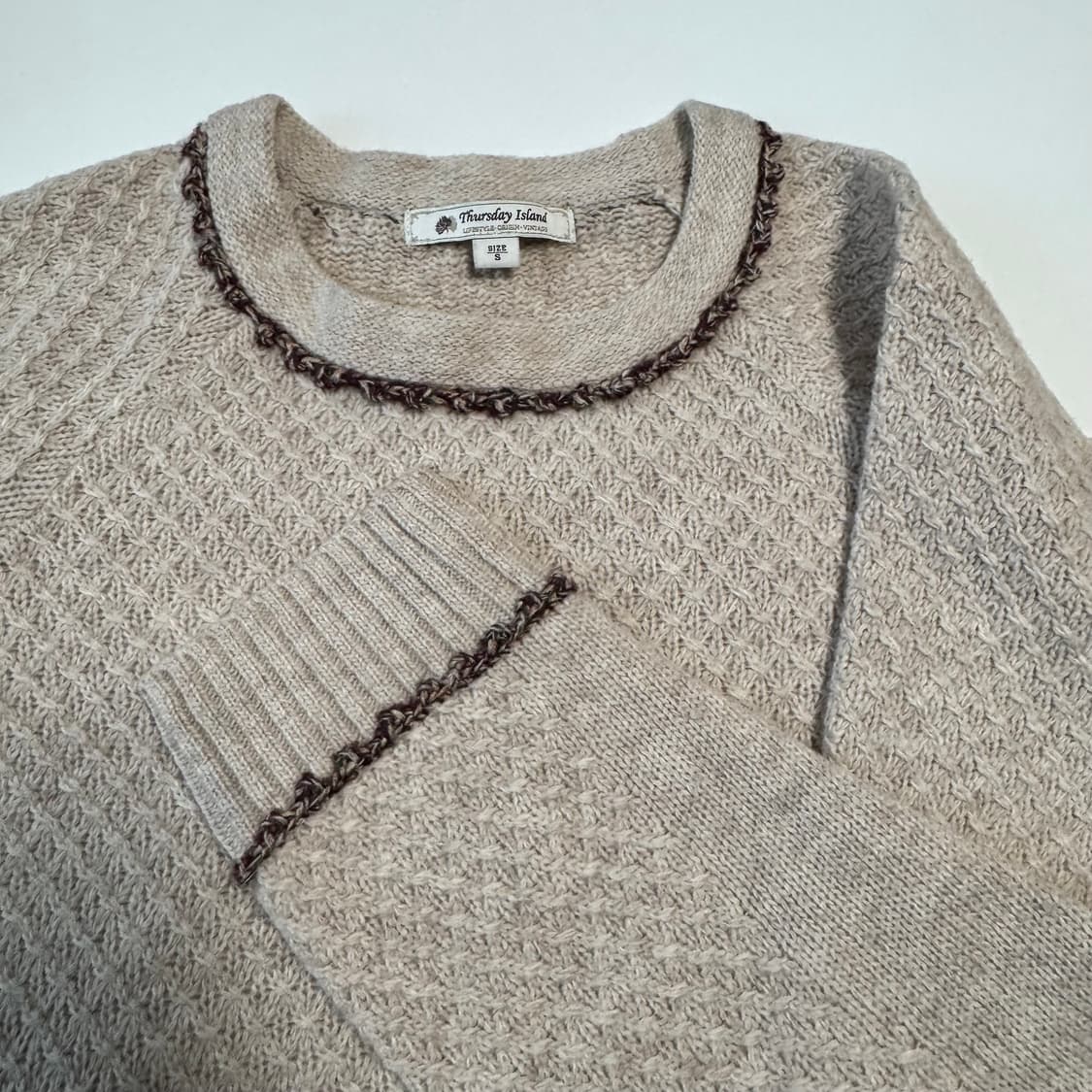 썰스데이 아일랜드 베이지 긴팔 니트 빈티지스타일 상품이미지1