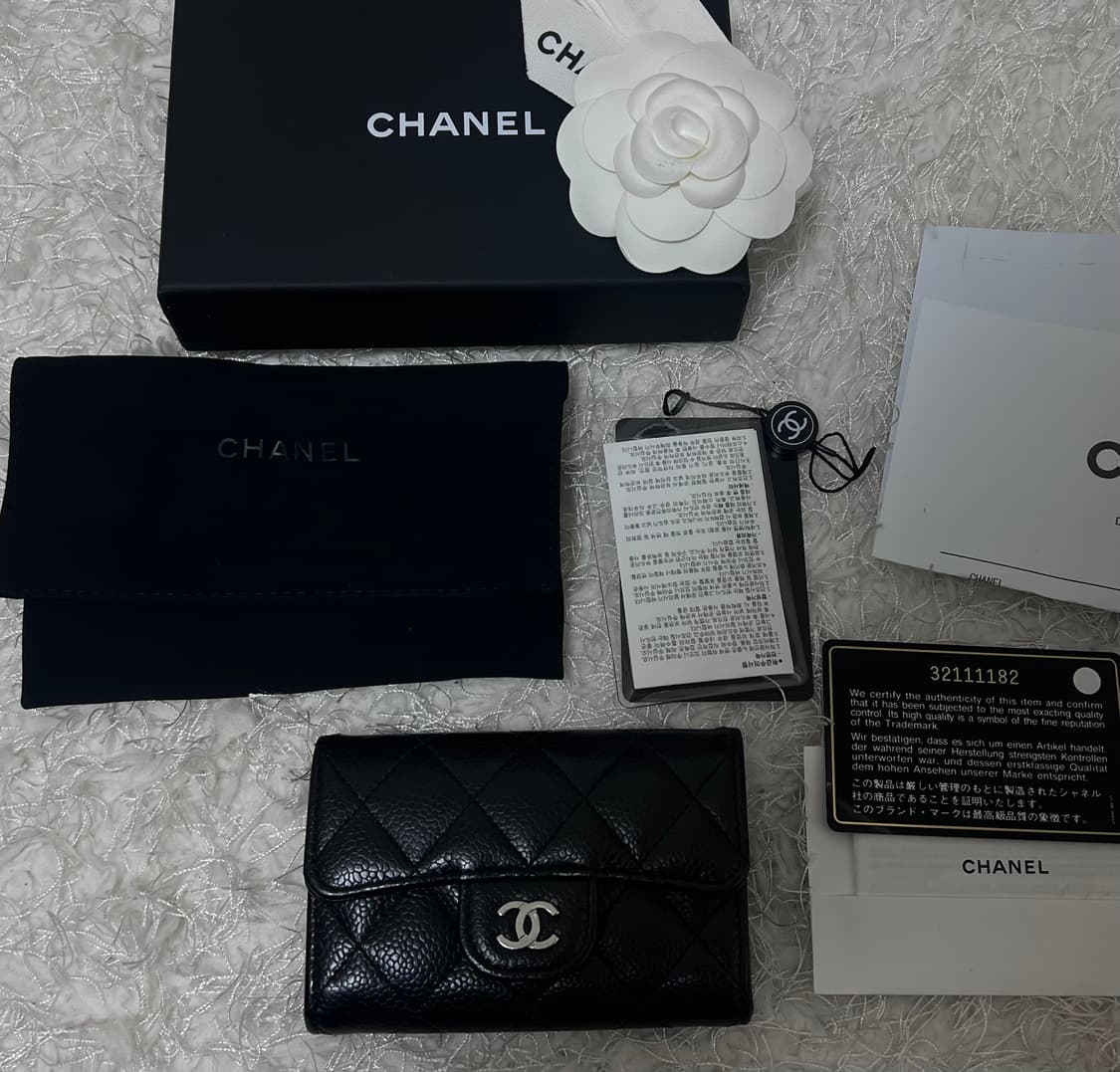 샤넬 클래식 똑딱이 캐비어 블랙 은장 상품이미지1