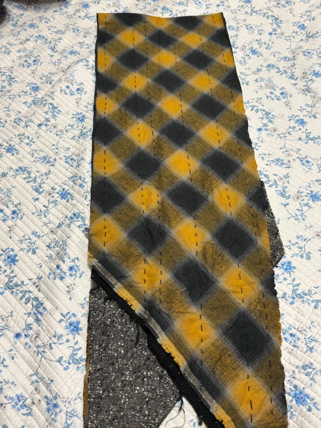 케네스 필드 옐로우 체크 울 머플러 상품이미지3