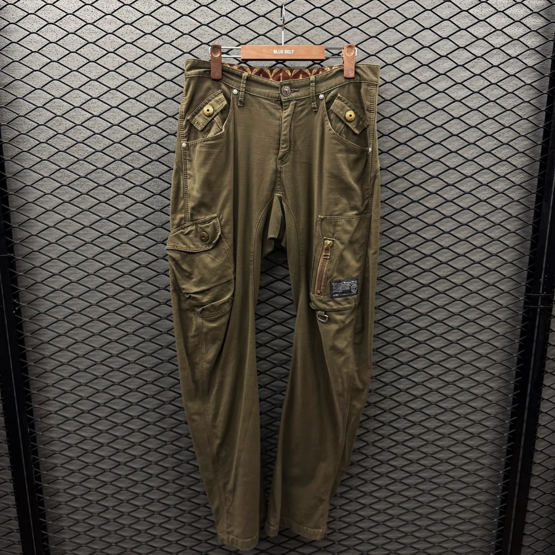 에드윈 커브드 밀리터리 카고팬츠 멀티포켓 D링 익스클루시브 패치 디테일 상품이미지2