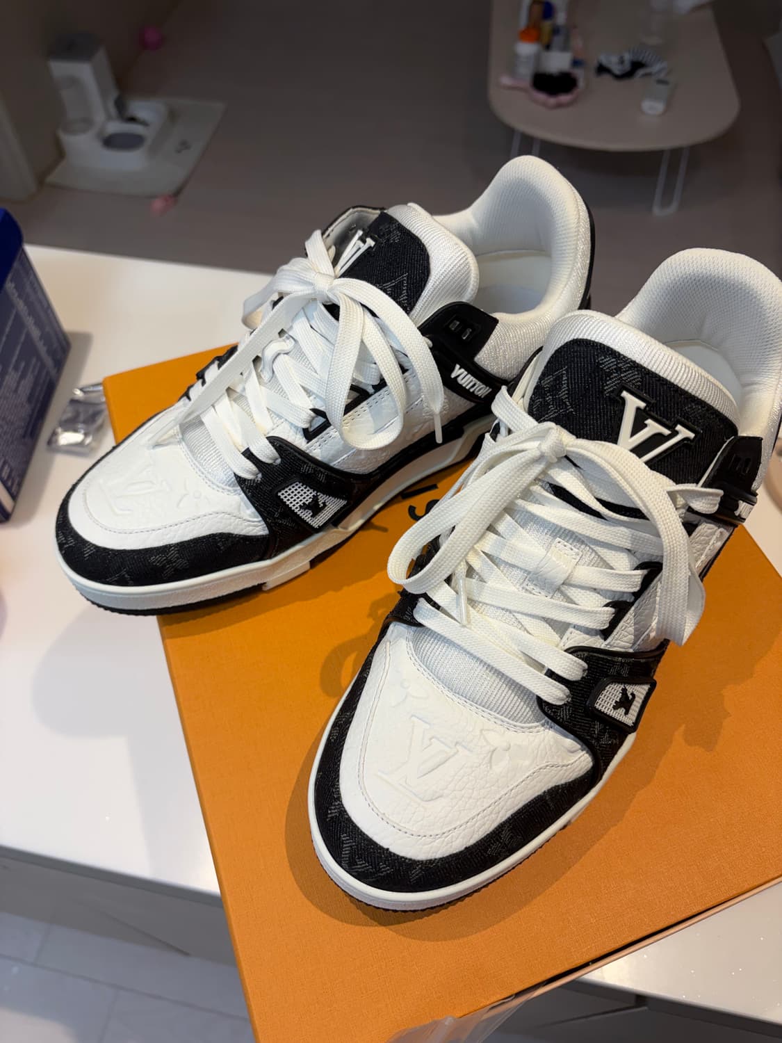 (새상품급)루이비통 트레이너 6.5 국내255-60 상품이미지1