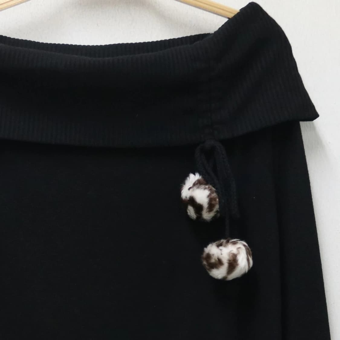 LOVE ME  오프숄더 셔링 니트 62846 상품이미지3