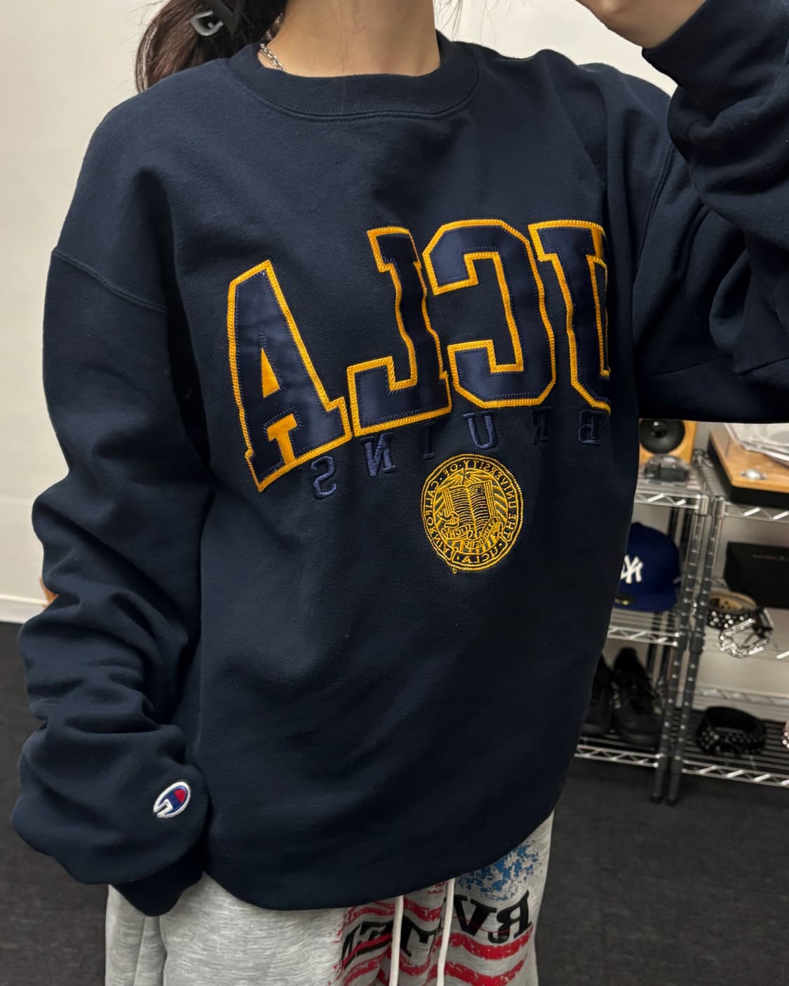 챔피온 00s UCLA 컬리지 로고 네이비 맨투맨 상품이미지2