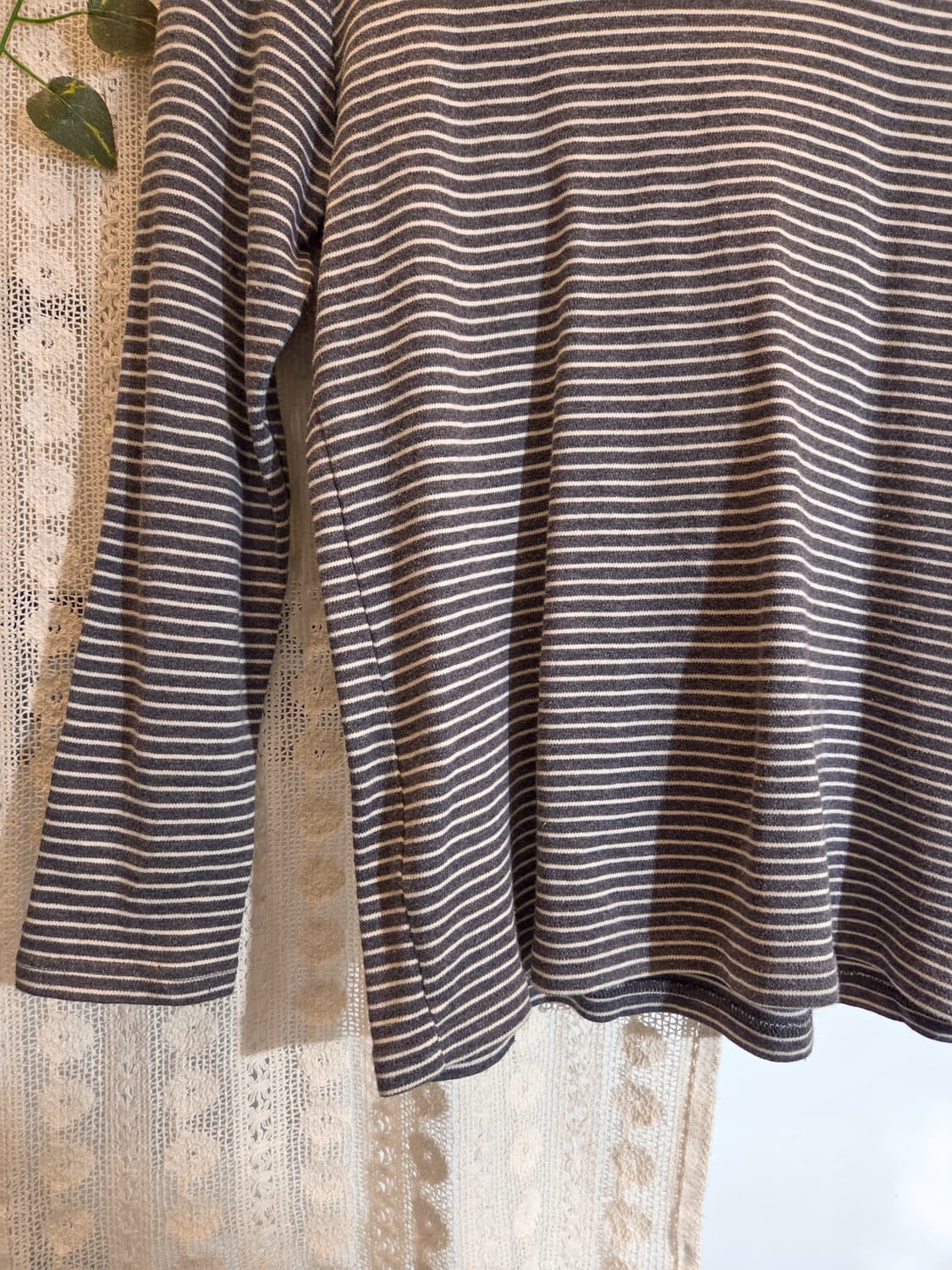 그레이 스트라이프 목폴라 슬리브 상품이미지3