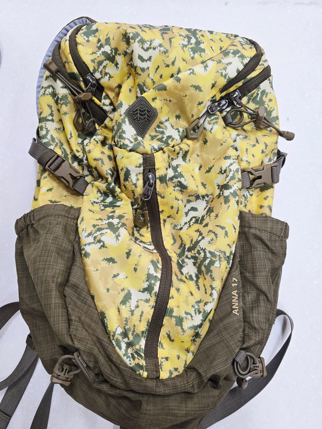 코오롱 베낭 안나 ANNA 17 백팩 옐로우 카모 상품이미지1