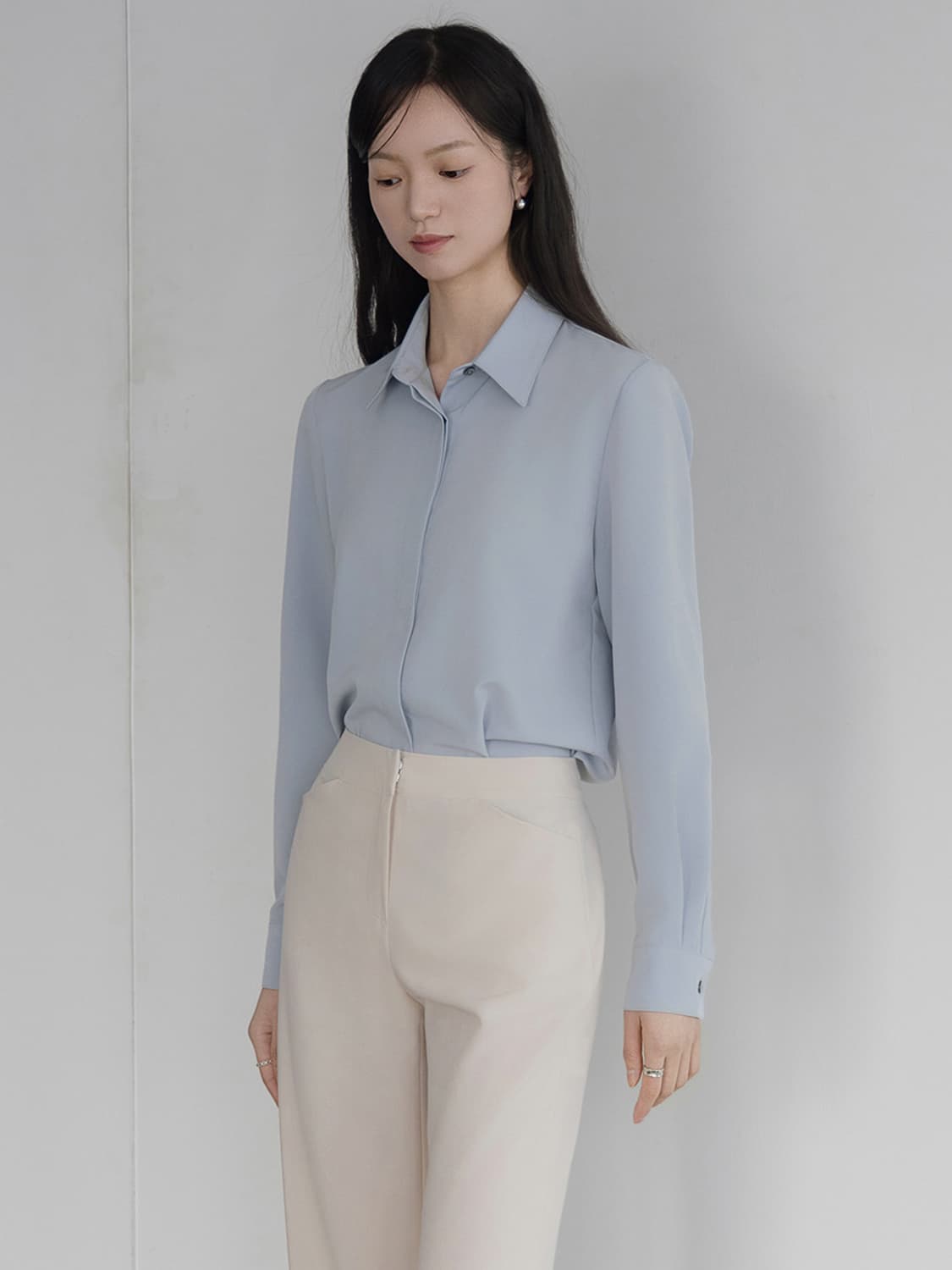 이바나헬싱키 Slim low satin shirt 상품이미지3