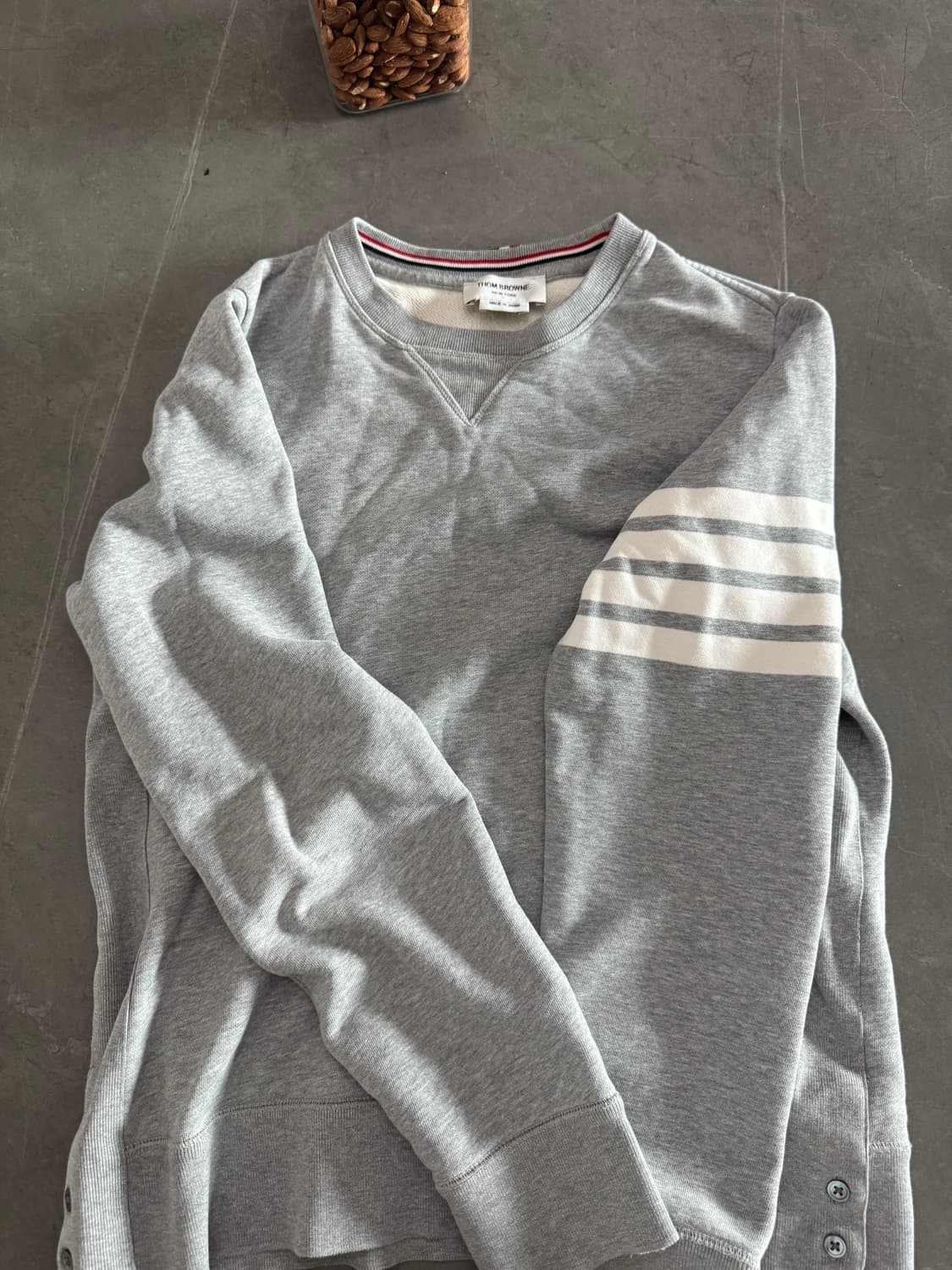 톰브라운 사선 맨투맨 그레이 3사이즈 상품이미지1