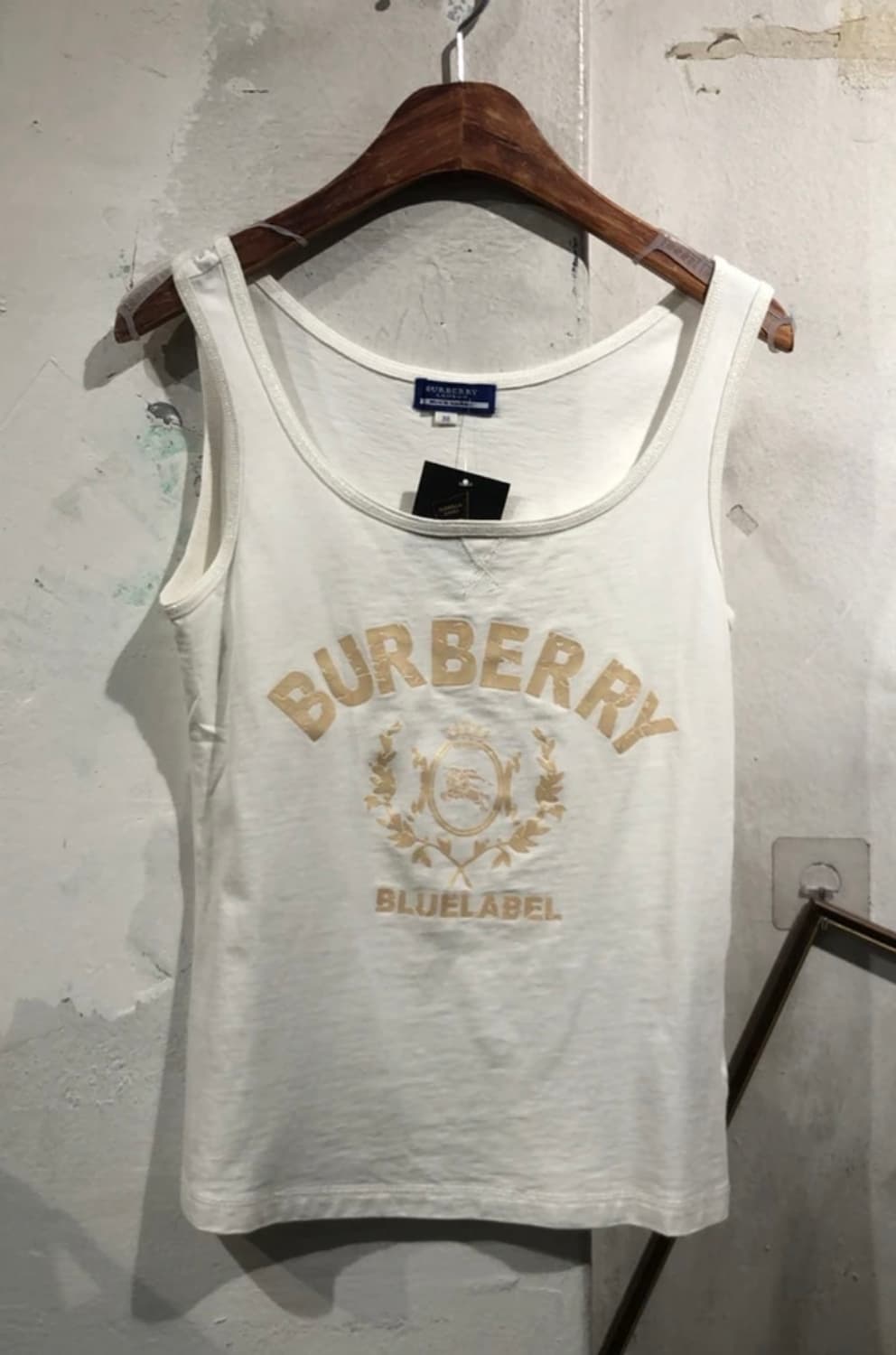 [1680]Burberry white sleeveless tank top 상품이미지3