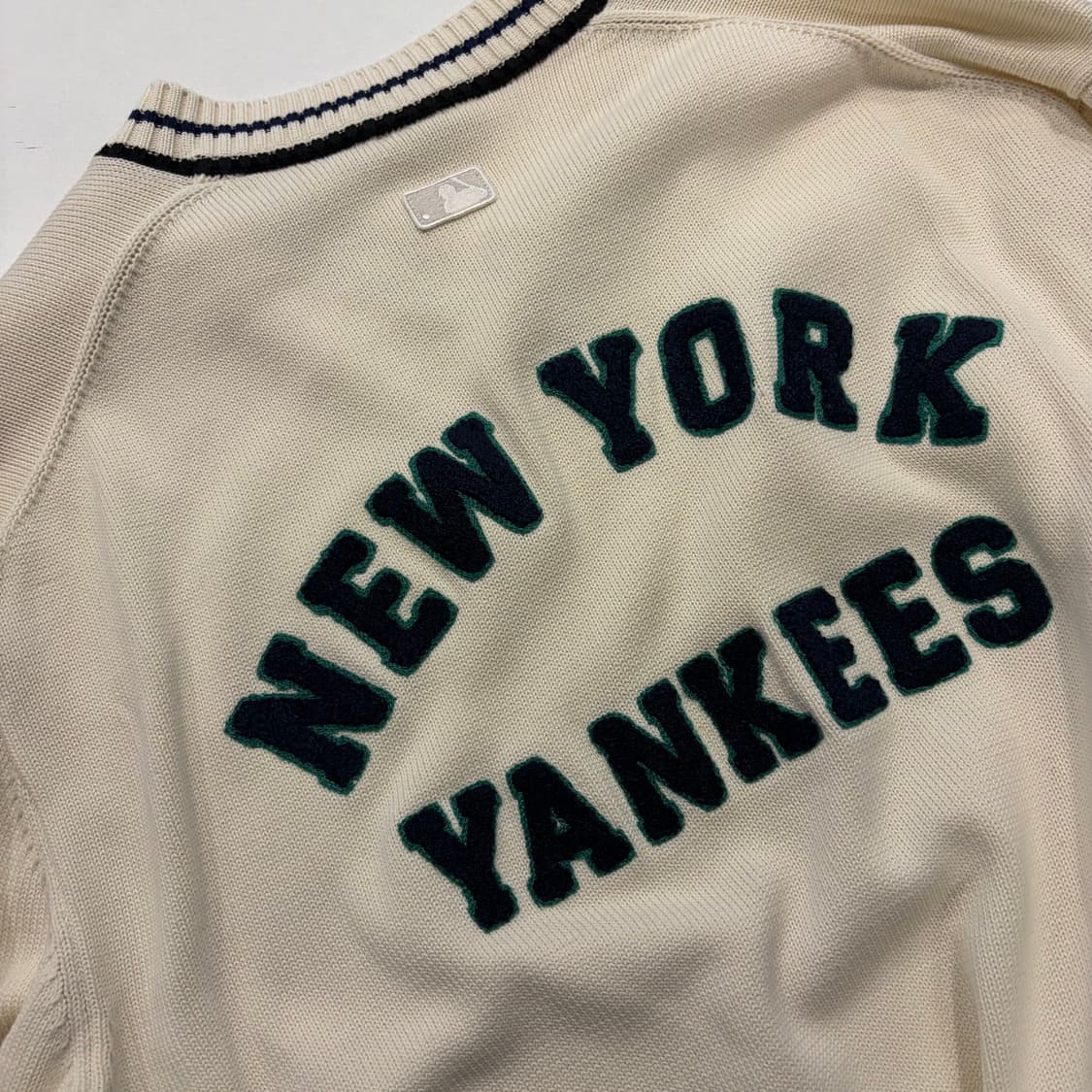 [M] 엠엘비 MLB 뉴욕 양키스 브이넥 아이보리 니트 스웨터 D149 상품이미지7