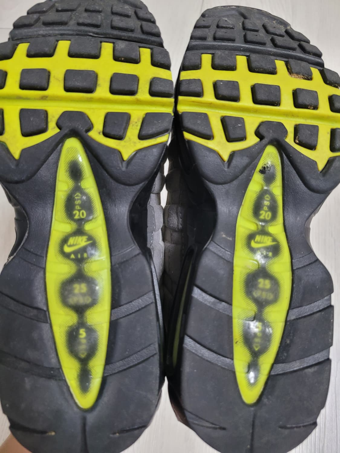 나이키 에어맥스95 OG 네온 255 상품이미지8