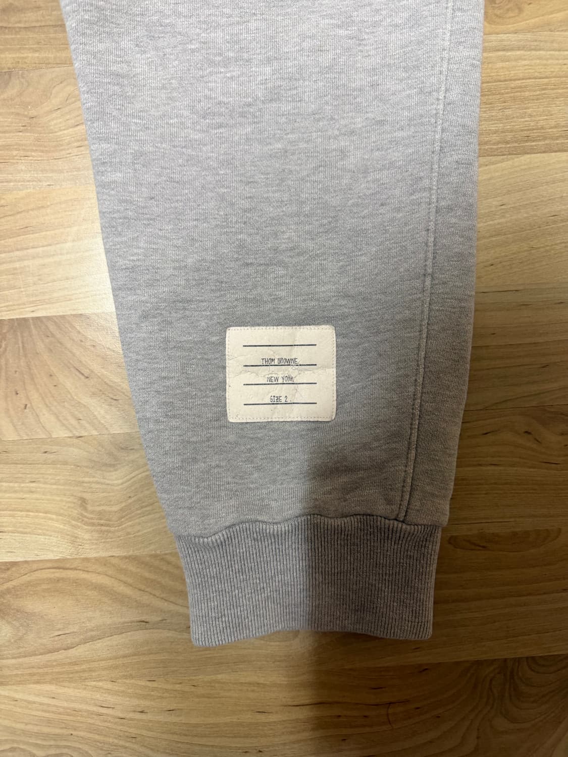 톰브라운 셋업 그레이 2size 상품이미지2