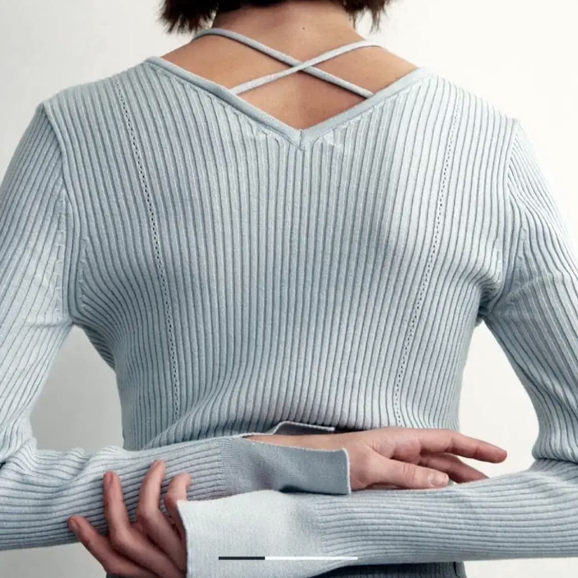 루에브르(LOEUVRE) 크로스 스트랩 니트탑 55 상품이미지3