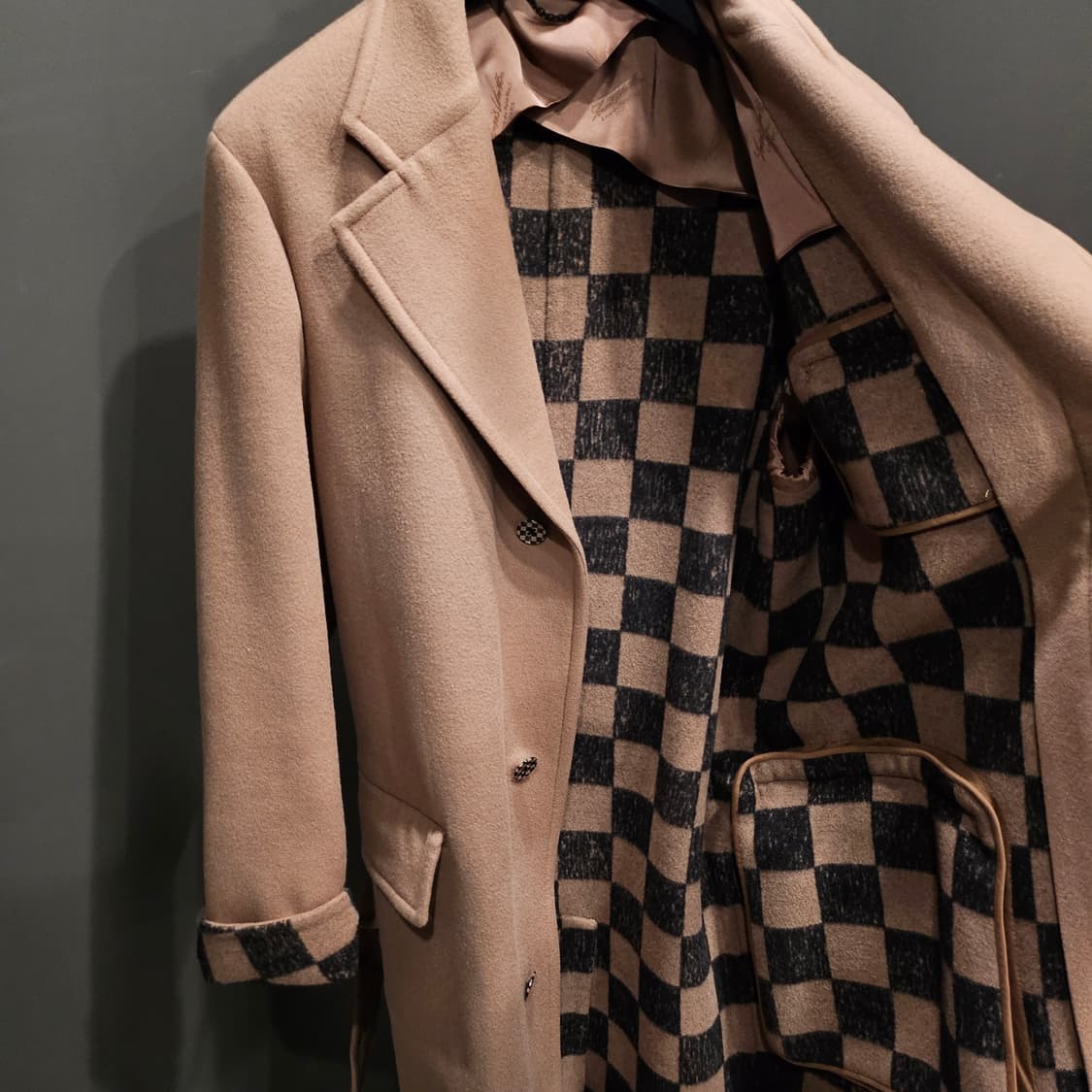 루이비통 다미에 벨티드 버클 포켓 신상 코트 상품이미지3