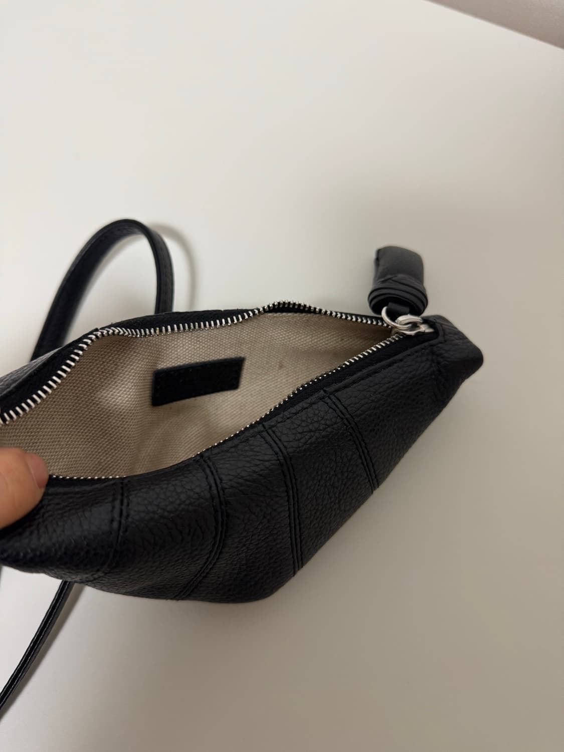 르메르 크로와상 코인펄스 블랙 상품이미지2