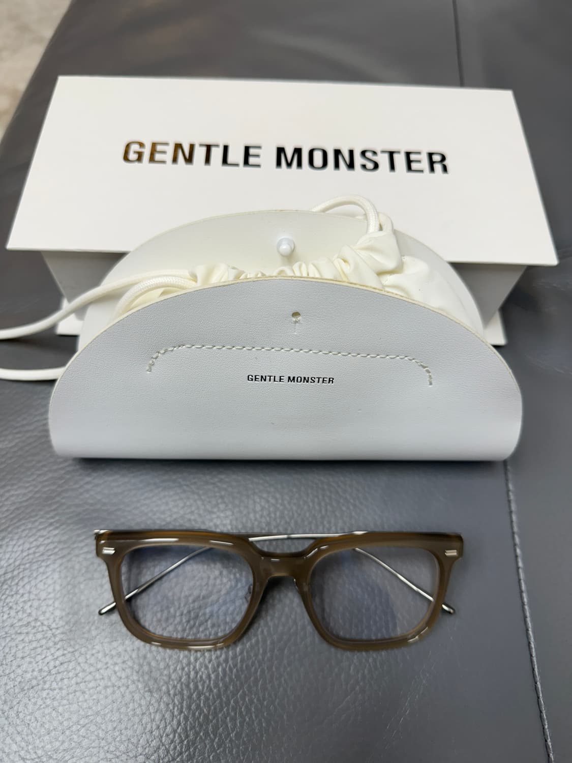 젠틀몬스터 진 안경 상품이미지1