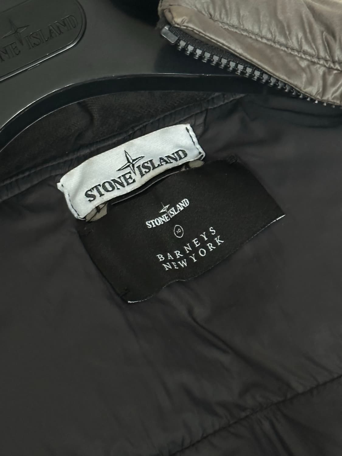 스톤아일랜드 x 바니스뉴욕 벨벳 아노락 L(105) 블랙 상품이미지3