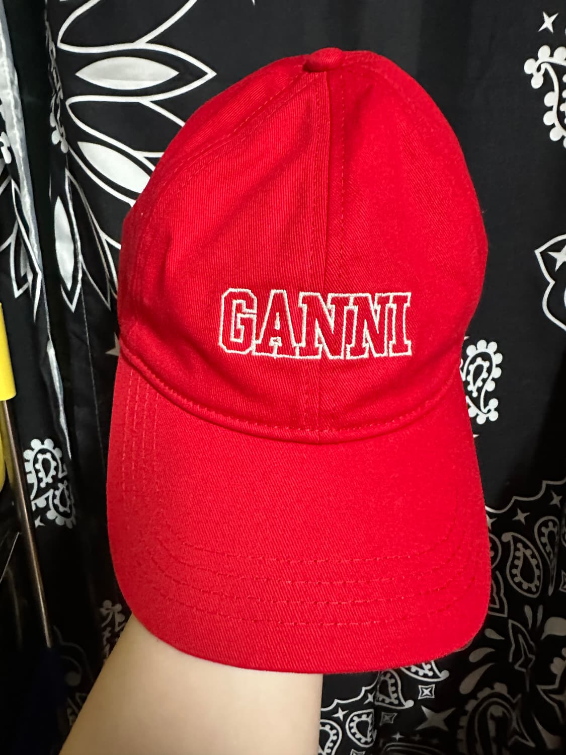 [정품] 가니(GANNI) 로고 자수 볼캡 (레드) 상품이미지1
