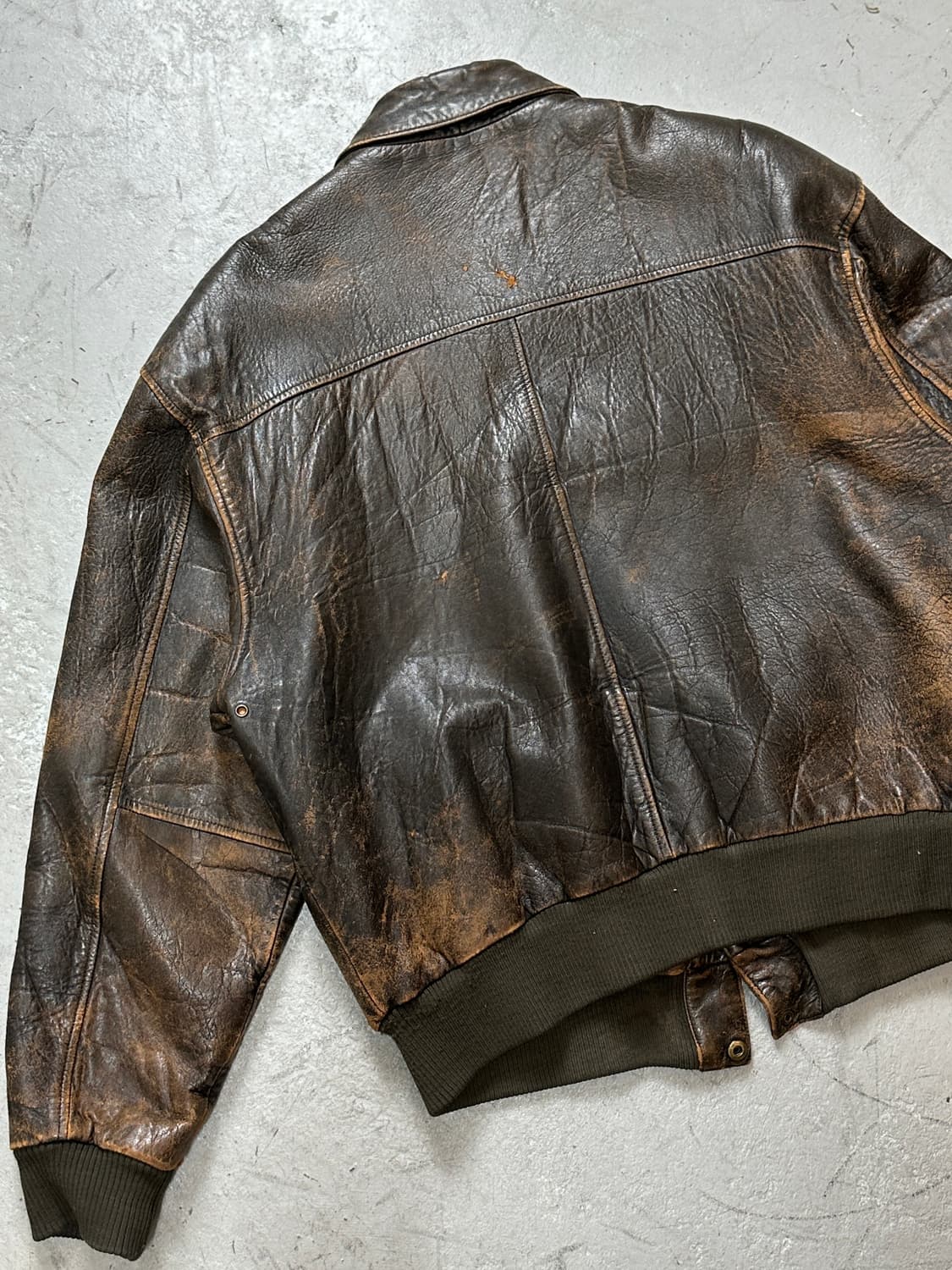 90's 빈티지 하드에이징 A2 봄버 자켓 빈티지 레더 자켓 상품이미지6