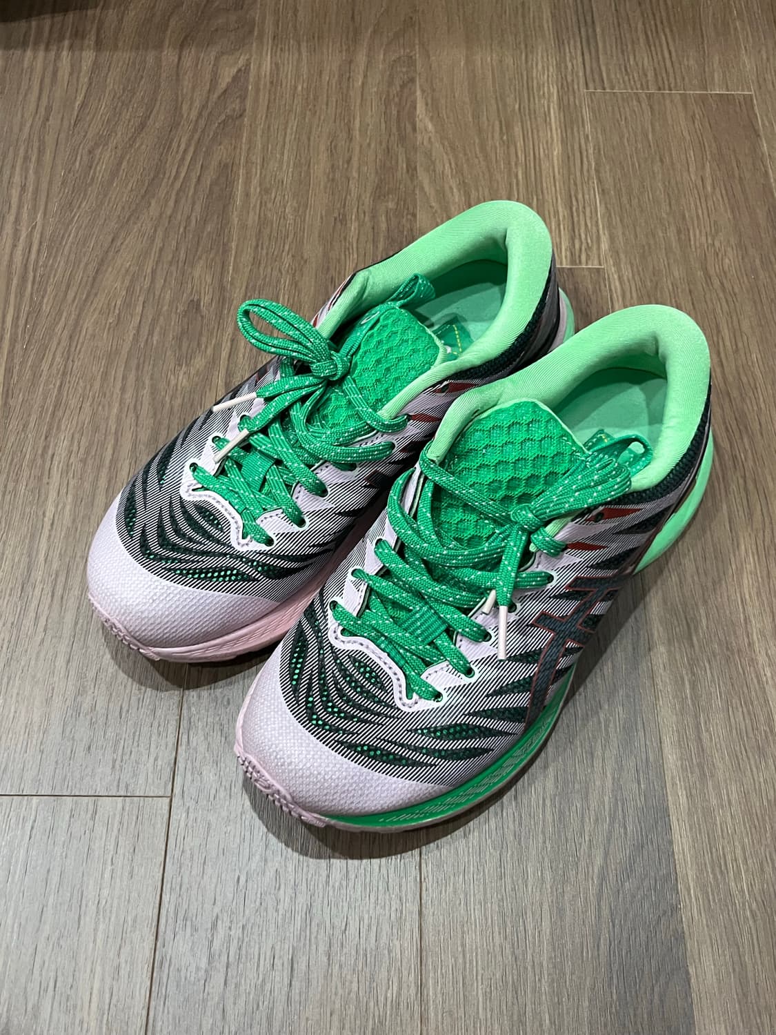 키코 코스타디노프 아식스 젤 카야노 230 상품이미지1