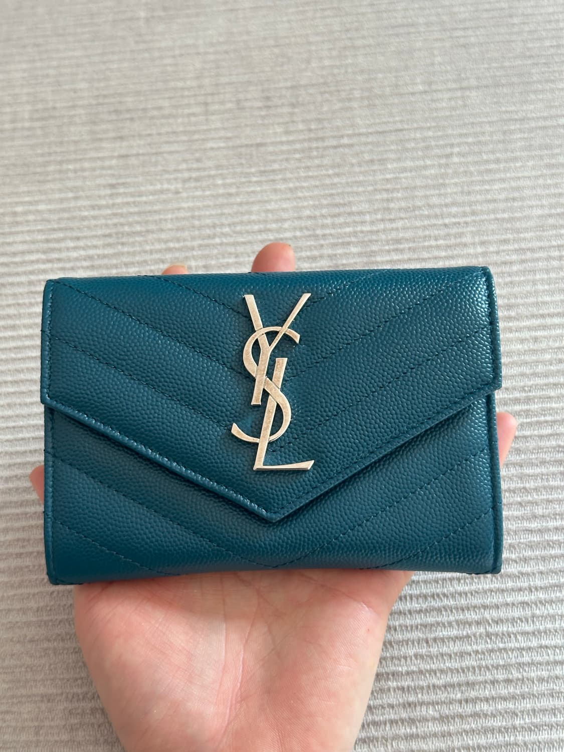 생로랑 퀄팅 금장 반지갑 짙은 청록색 상품이미지2