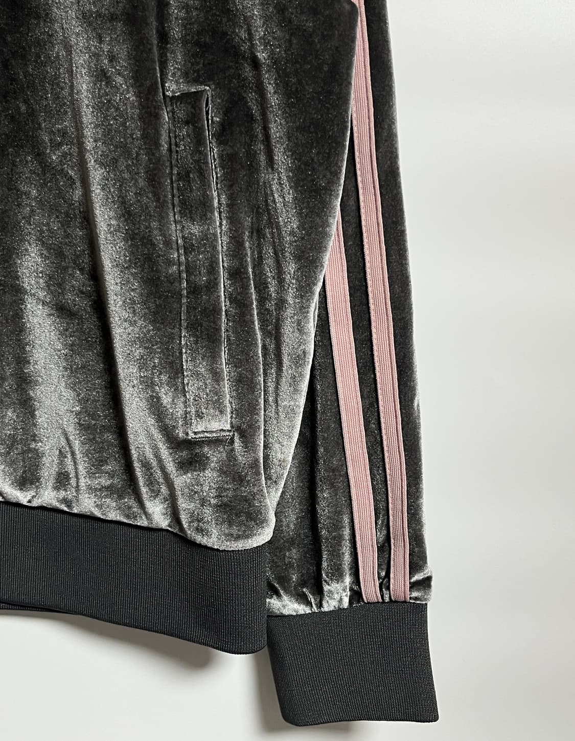 널디 오버핏 벨벳 져지 트랙탑 그레이 핑크 XS 상품이미지2