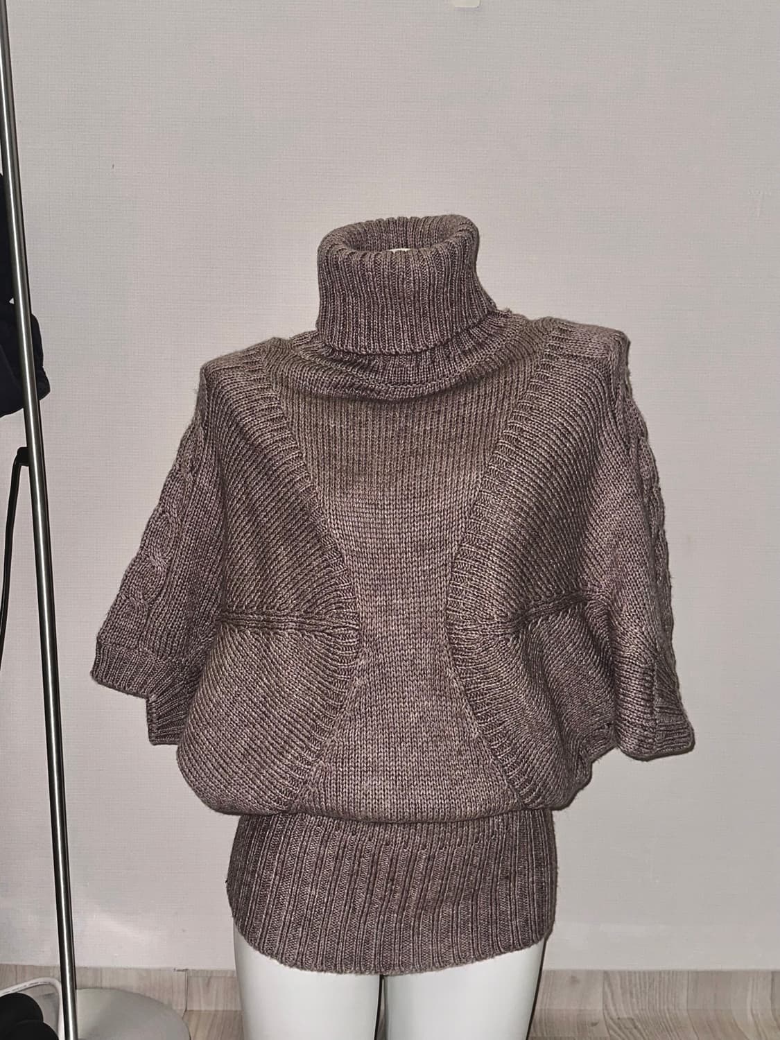 빈티지 모카베이지 폴라 가오리핏 니트 상품이미지3