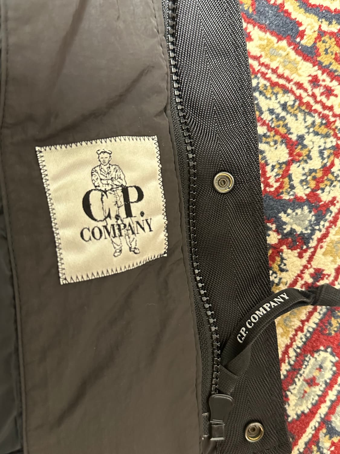 CP컴퍼니 고글 패딩 베스트 L 상품이미지5