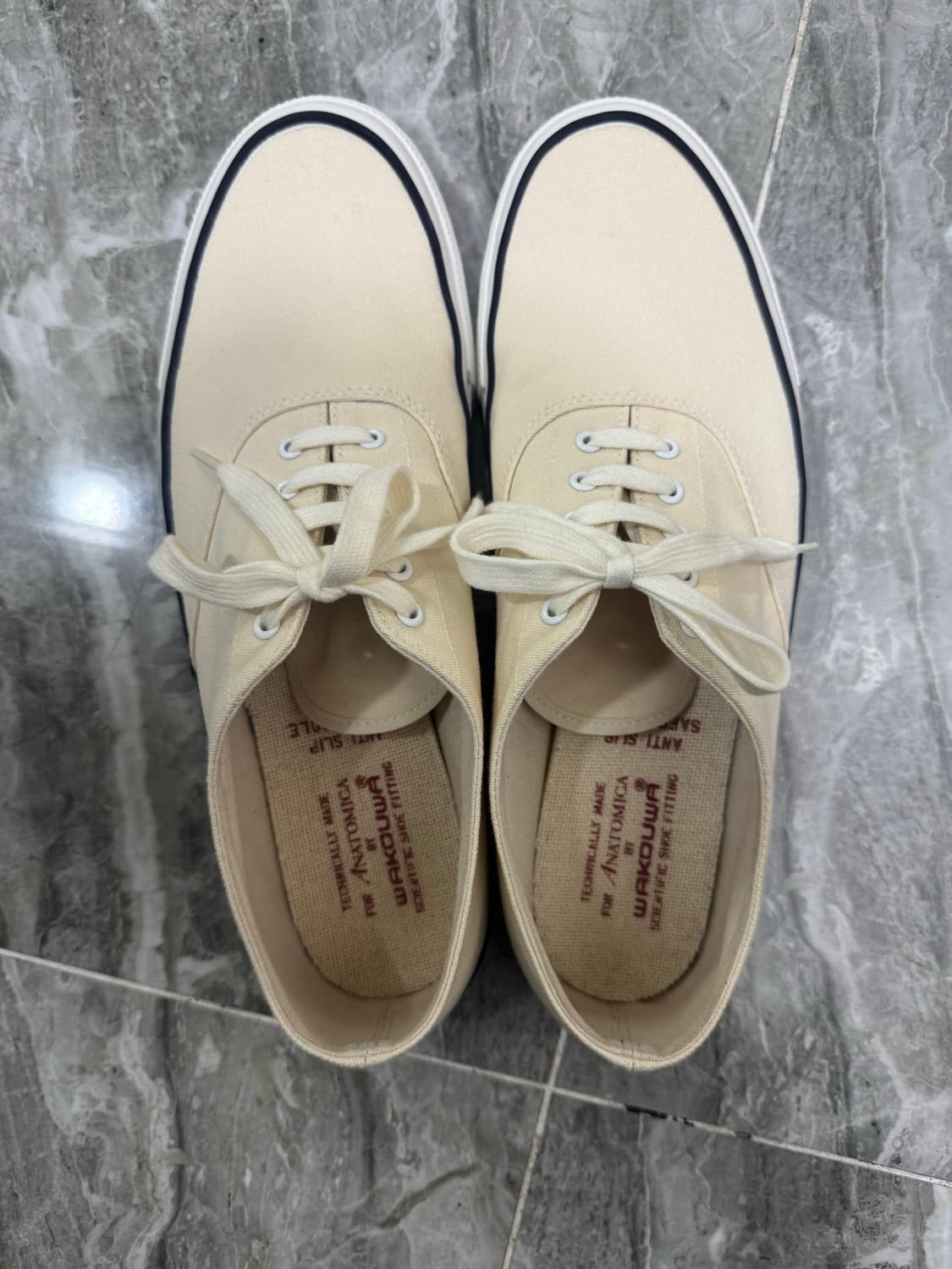 와쿠와 덱슈즈 오프화이트 270사이즈 판매합니다 상품이미지2