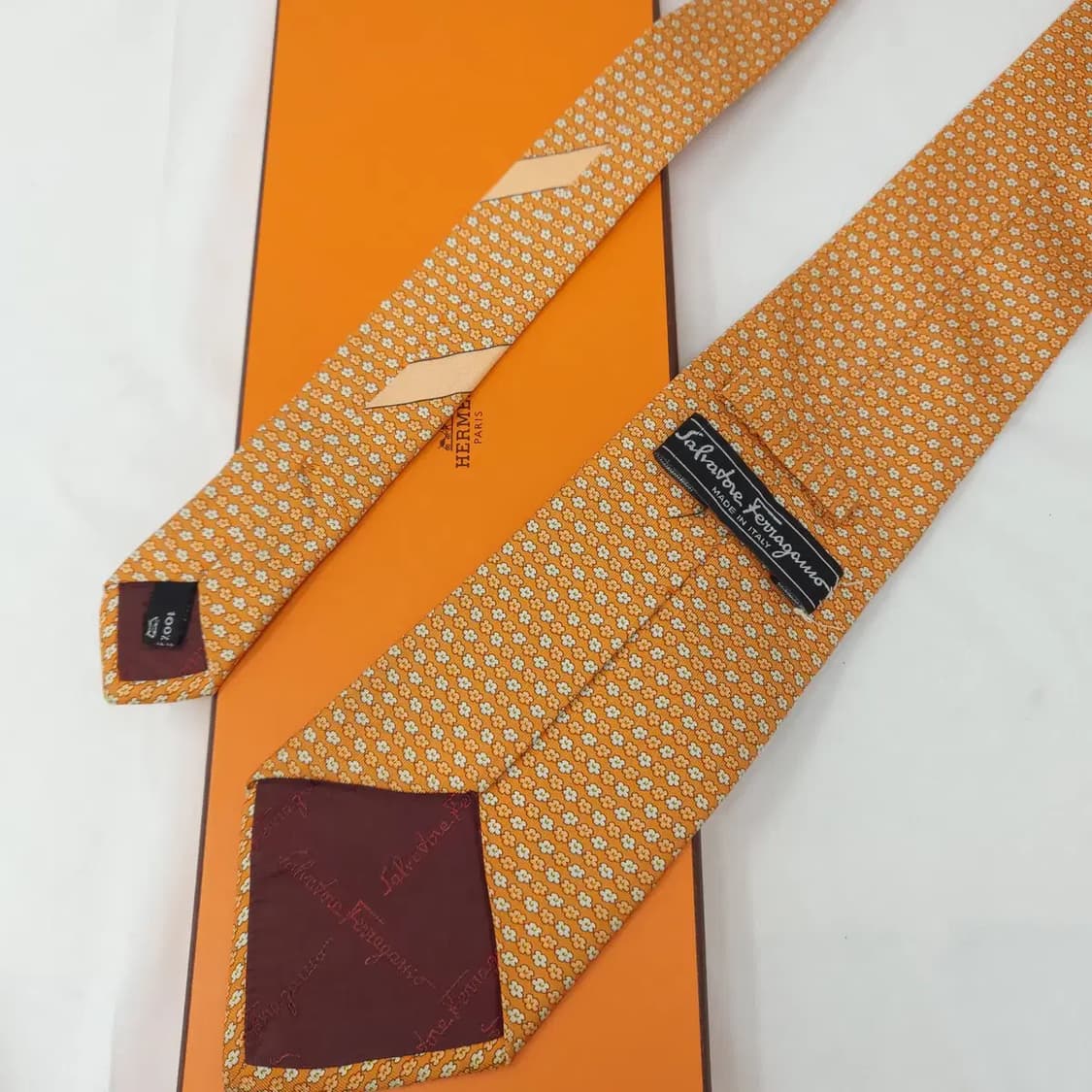 살바토레 페라가모 오렌지 꽃무늬 실크 넥타이 상품이미지1