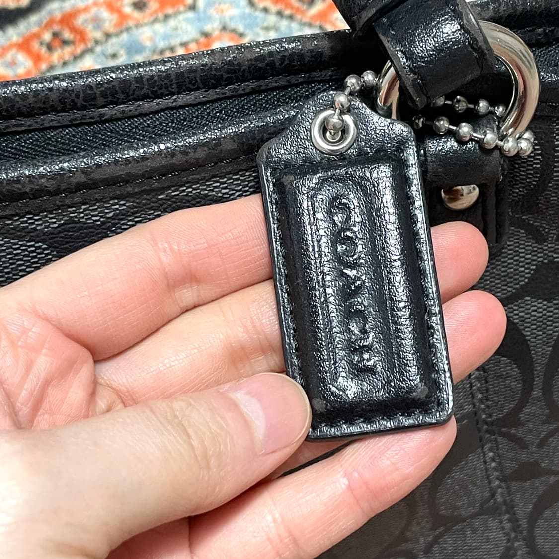 코치 블랙 패턴 미니 토트백 상품이미지3