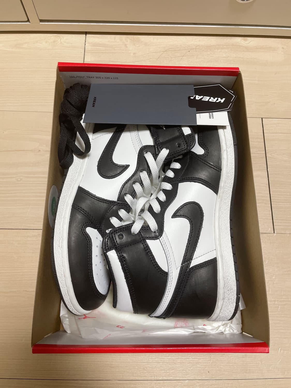 나이키 에어 조던 1 하이 블랙 앤 화이트 255 상품이미지1