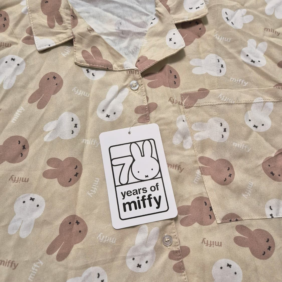 miffy 미피 70주년 반팔 셔츠 베이지 새상품 M 상품이미지3