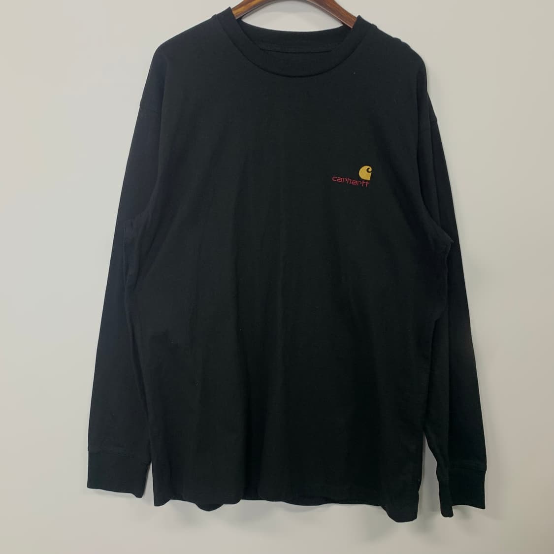 칼하트 자수로고 블랙 롱슬리브 상품이미지2