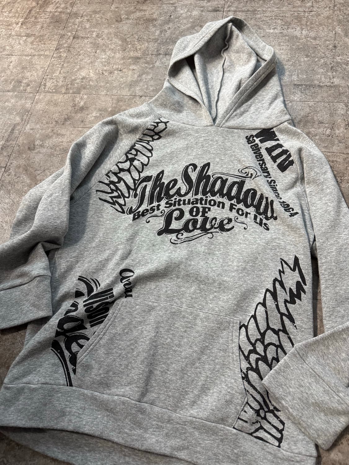 백 스터드 디테일 펑크 그래픽 후디드 스웻셔츠 상품이미지5