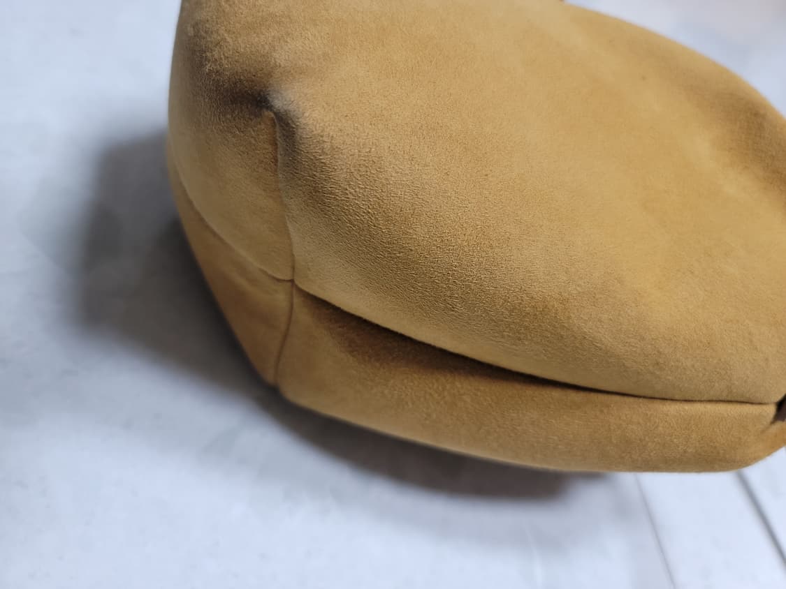 띠어리 스웨이드 복조리 미니 버킷백 상태굿 상품이미지4