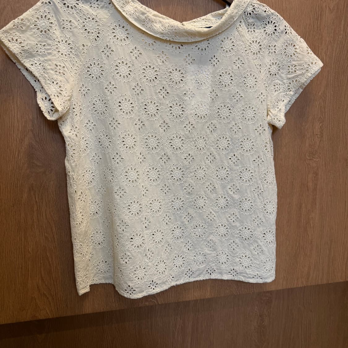 준코시마다 반팔 블라우스 플로럴 아일렛 펀칭 자수 레이스 디테일 아이보리 상품이미지4