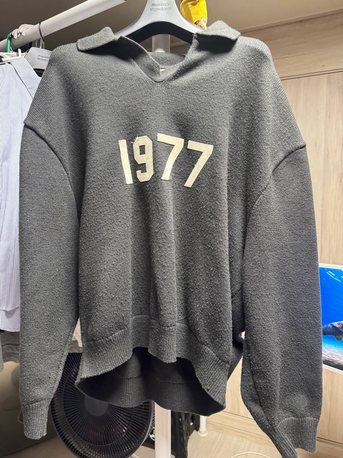 피오갓 에센셜 1977 니트 폴로티 S 사이즈 판매합니다 상품이미지2