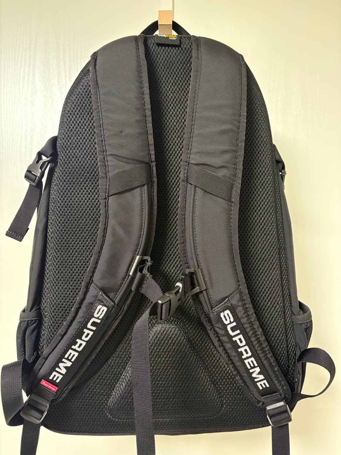 슈프림 백팩 22FW 상품이미지2