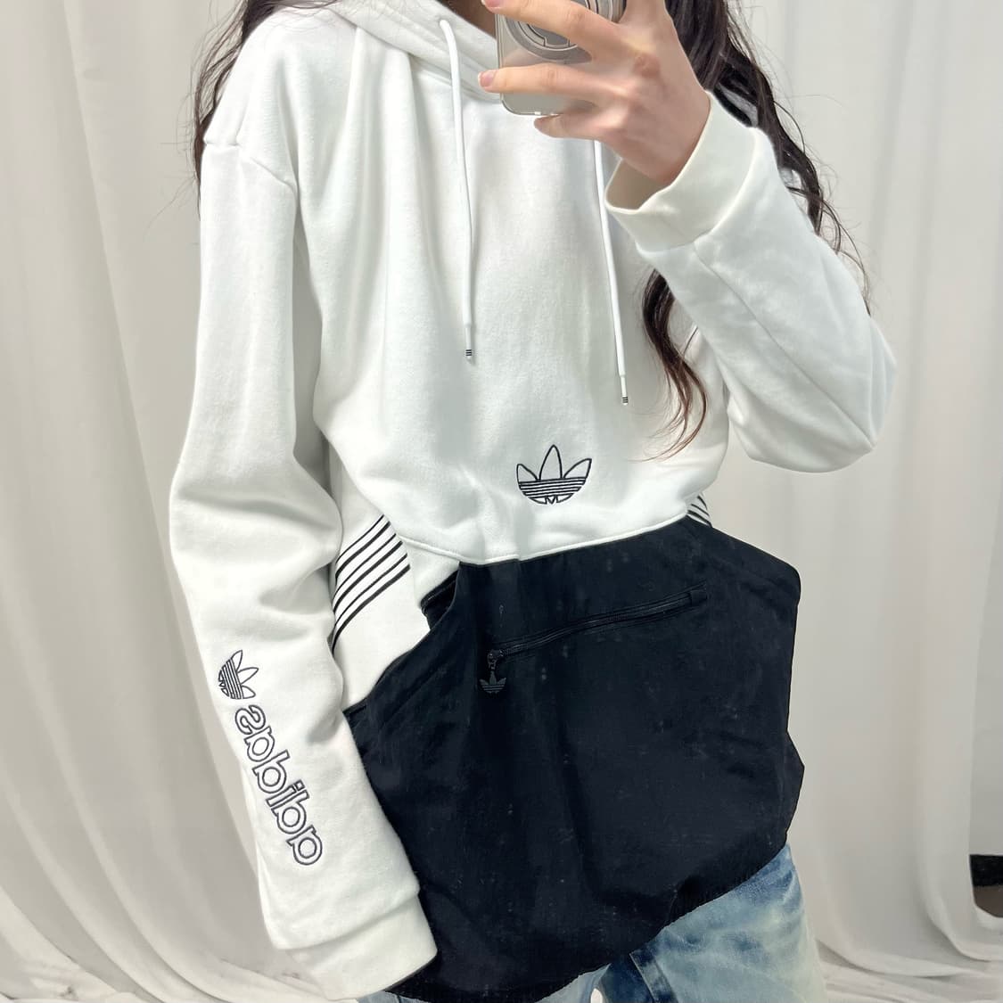 Adidas Black & White Center Logo Hoodie 상품이미지3