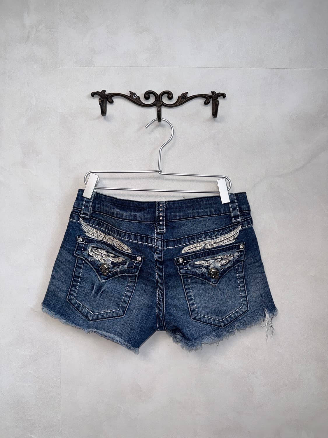 Philipp Plein y2k cubic wings skull 쇼츠 상품이미지1