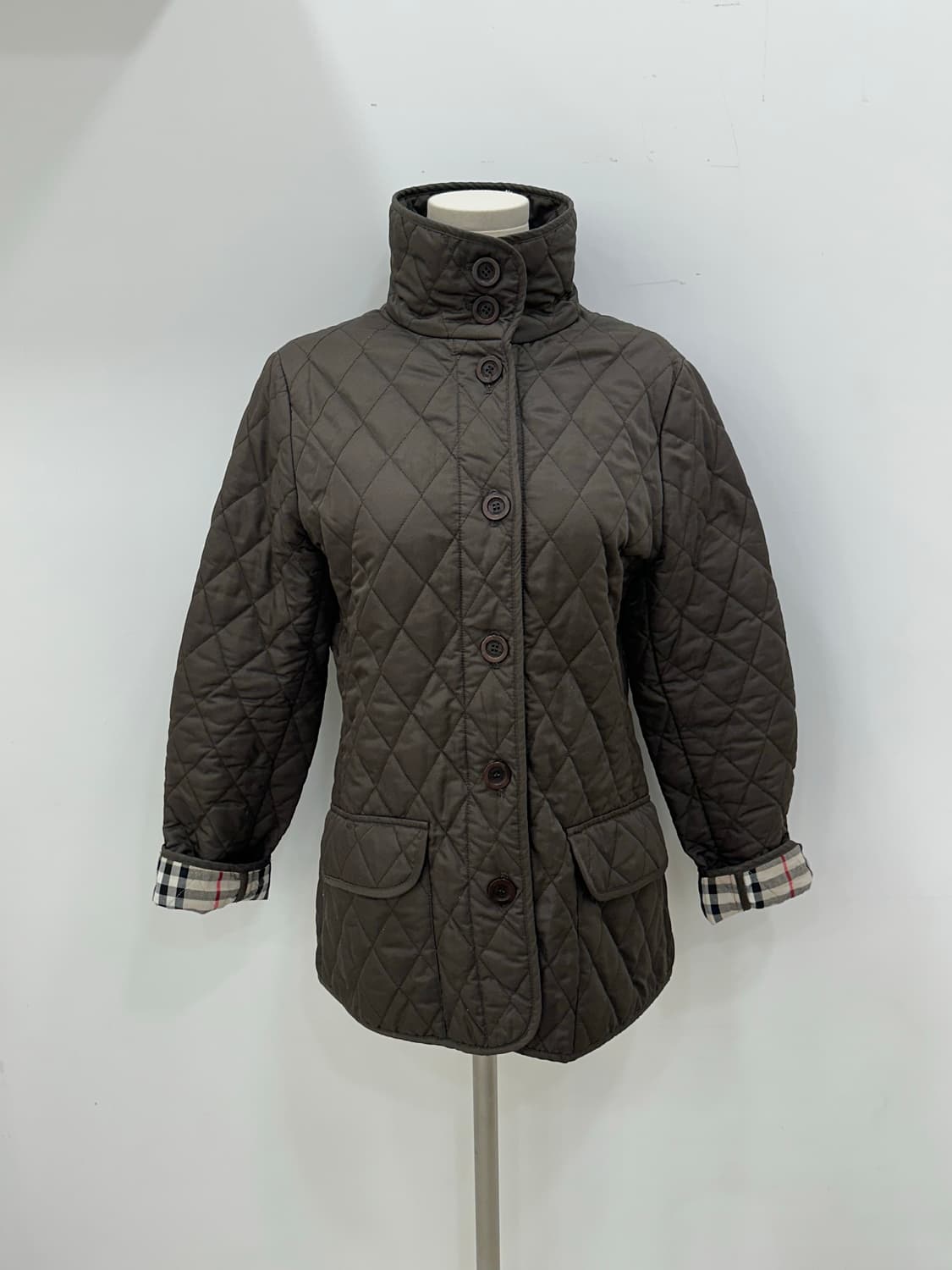 버버리 런던 다이아몬드 퀼팅 자켓 상품이미지1