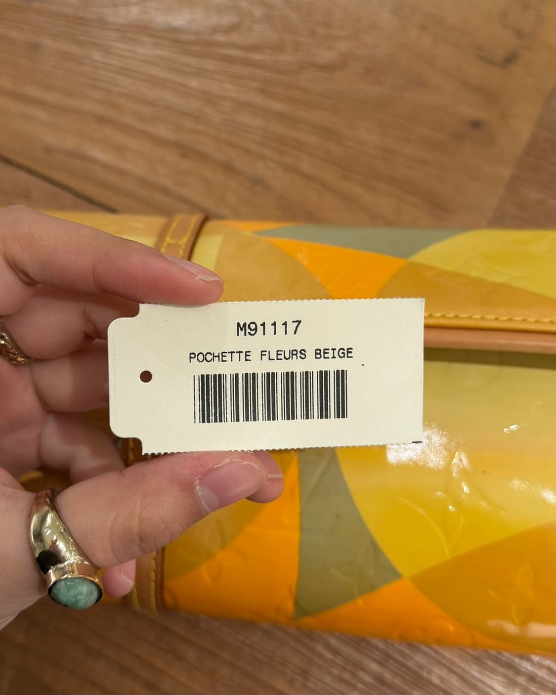 루이비통 옐로우 모노그램 베르니 클러치 상품이미지8